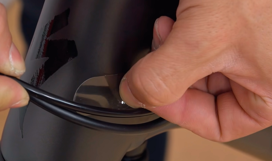 Protección roce cables con vinilo