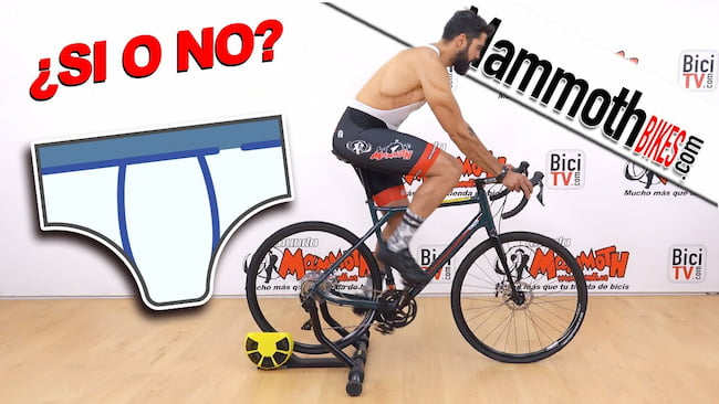 Should underwear be used with cycling shorts?