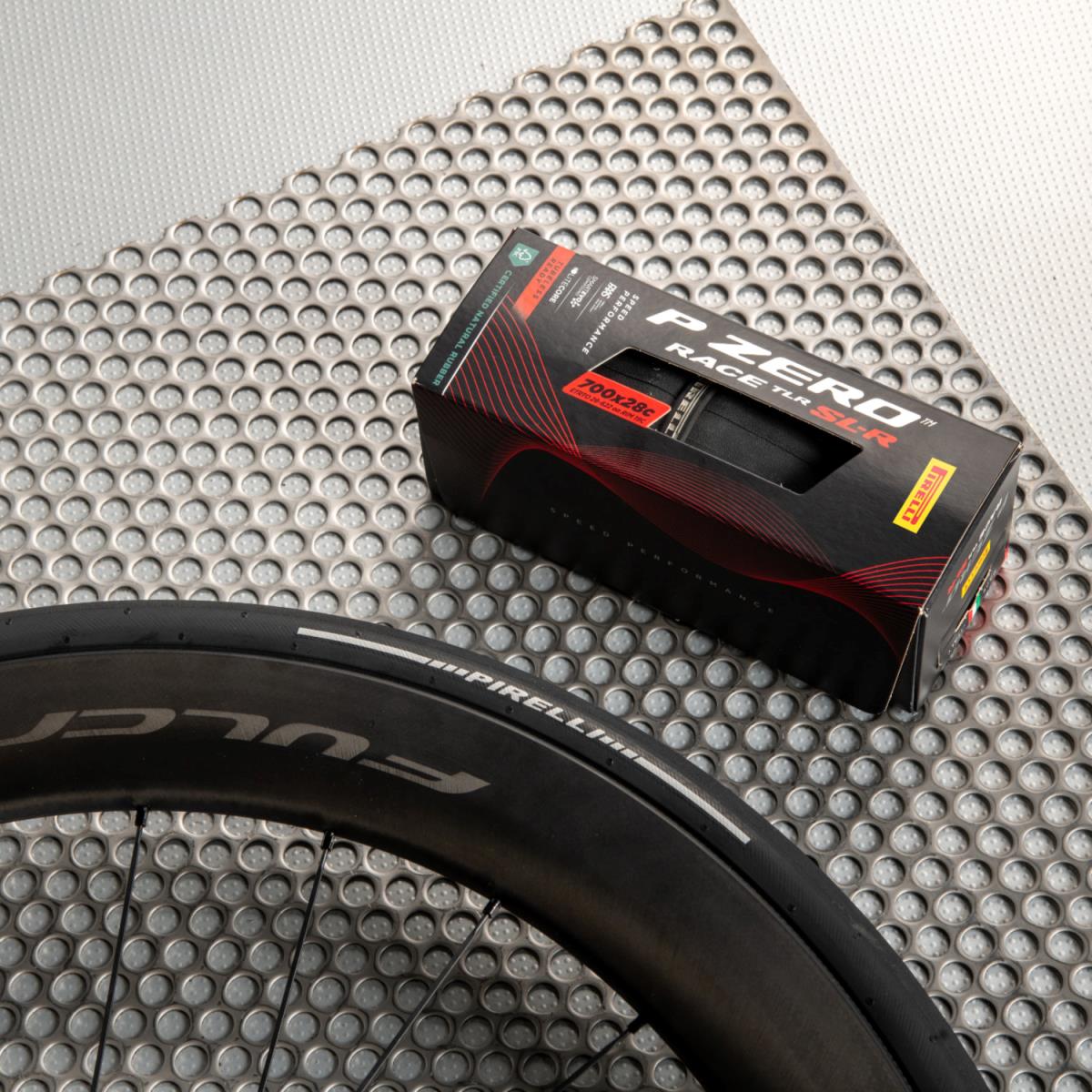 Pirelli Tire P Zero Race Sl-r Tlr 28-622 Black | Mammoth