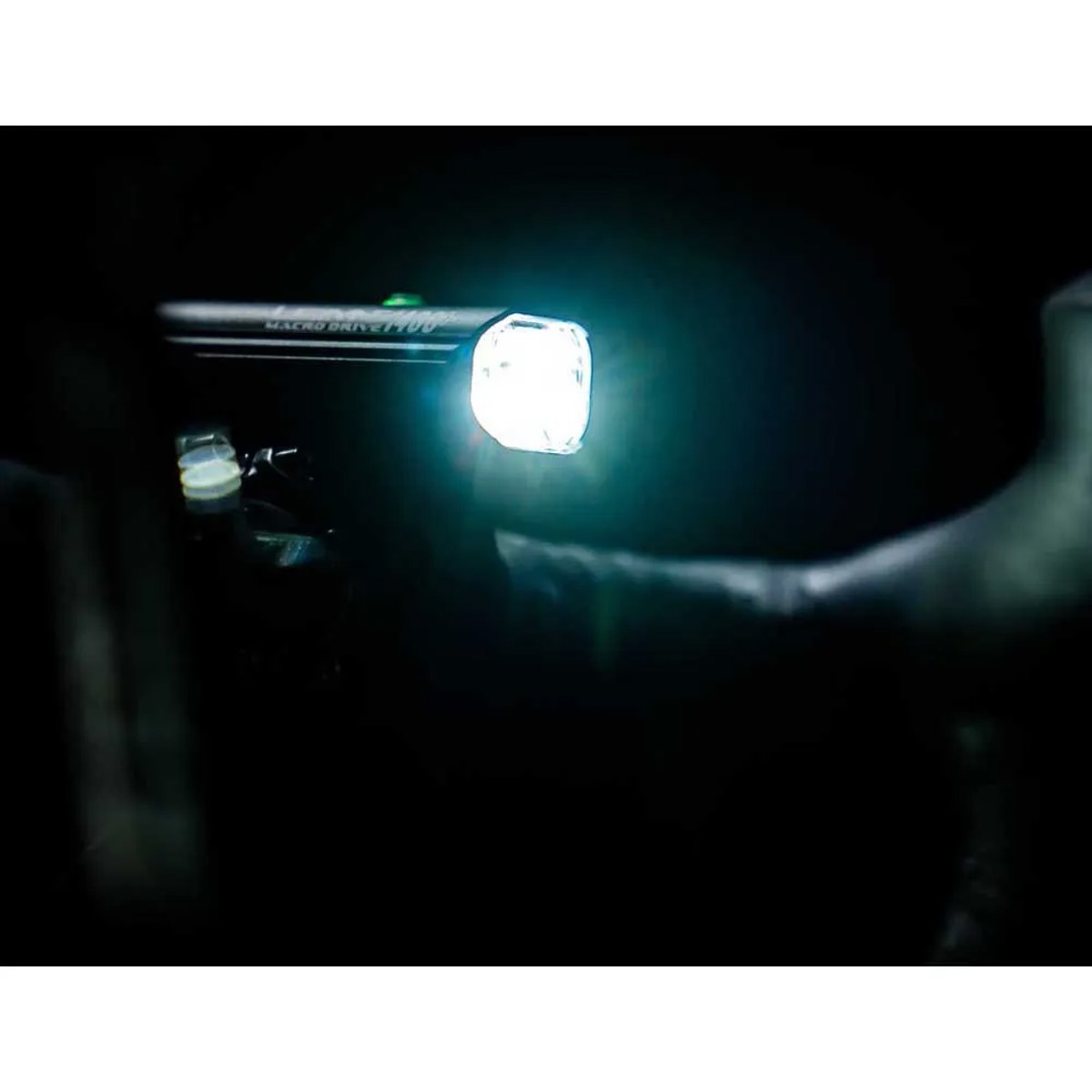 Lezyne Front Light Macro Drive 1400+ Stin Blk | Mammoth