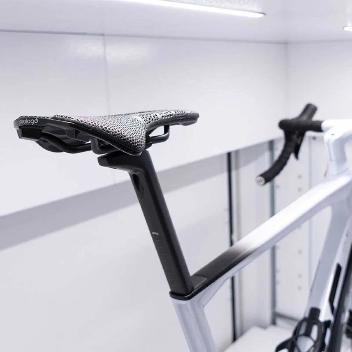 Prologo Saddle Nago R4 Pas 3d 137 Black | Mammoth